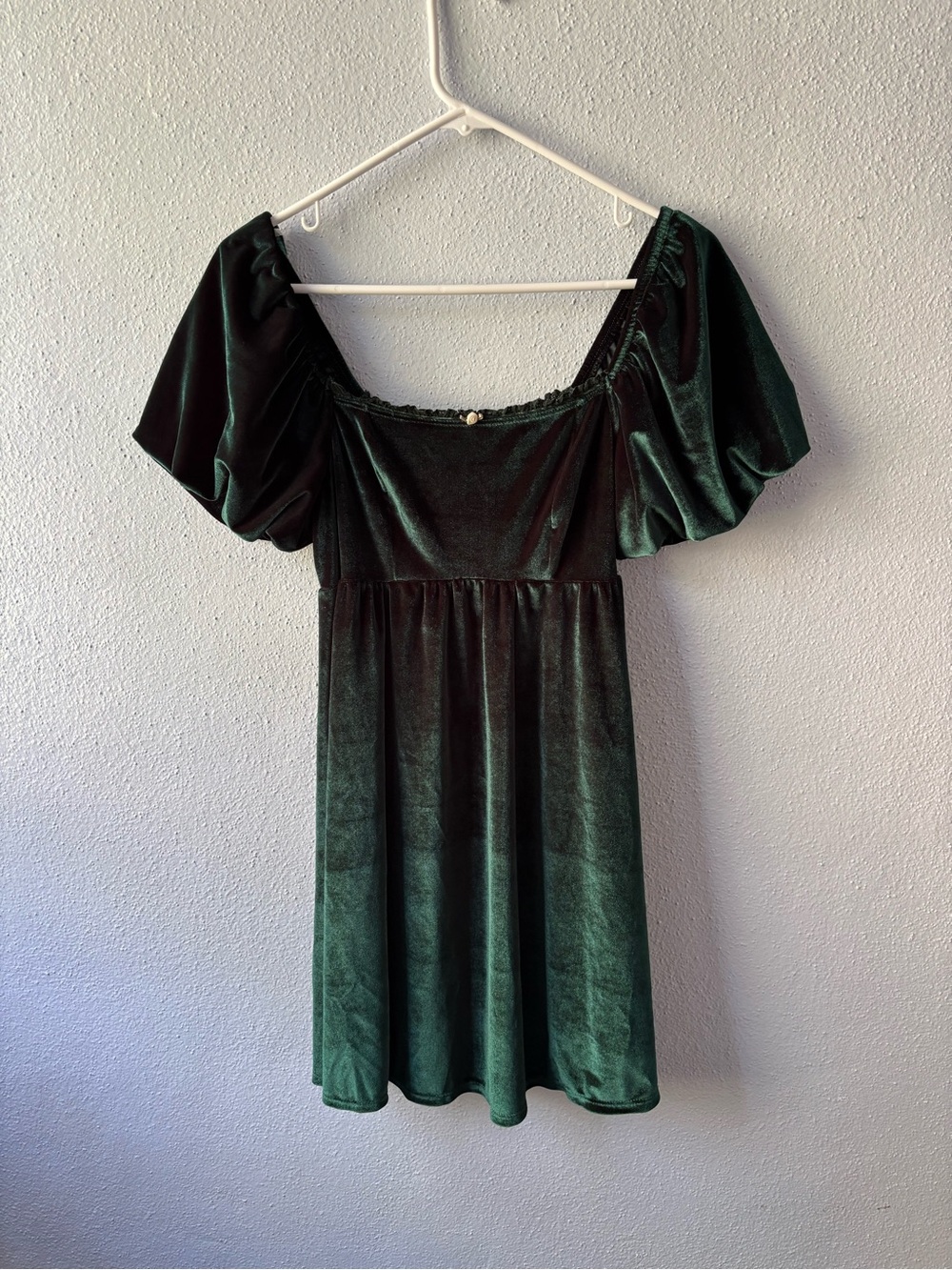 🎄💚NWOT VELVET MINI DRESS